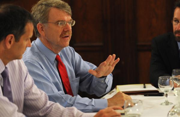 07-us-fea-roundtable1-large.jpg