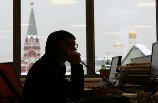 13-11-robert-england-russia-battered-equities-moscow-trader-large.jpg