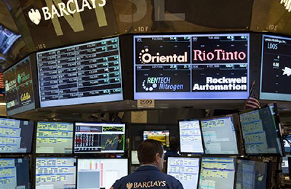 U.S. Stocks Fall as Investors Face Government Shutdown