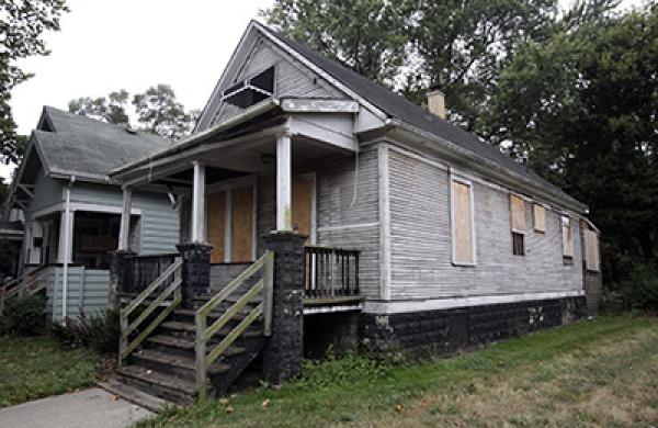 Black Homeowners Disappearing Where Obama Got Start