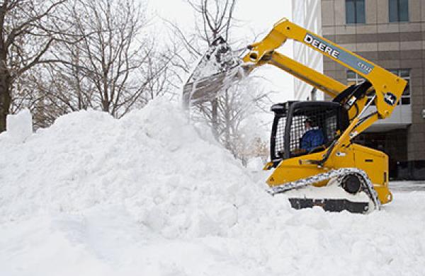 U.S. Northeast Digs Out From Winter Storm as Cold Bite Nears