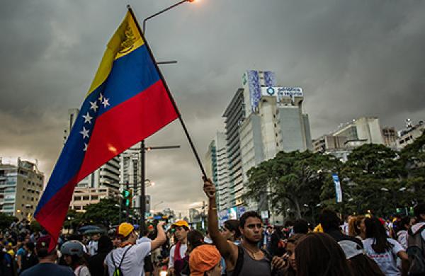 Maduro to Import $1 Billion in Food, Drugs as Venezuelans March