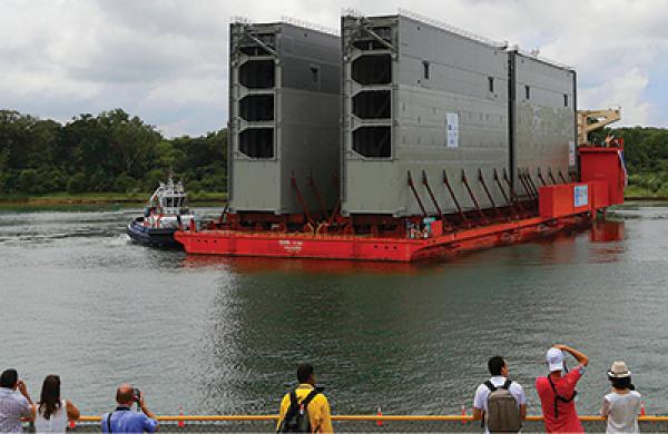 2014-03-jonathan-kandell-panama-canal-locks-large.jpg