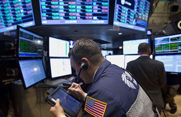 S&P 500 Rebounds From Three-Month Low on Earnings, Factory Data
