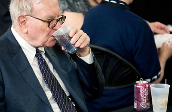 2014-04-vitaliy-katseneleson-warren-buffet-cherry-coke-lg.jpg
