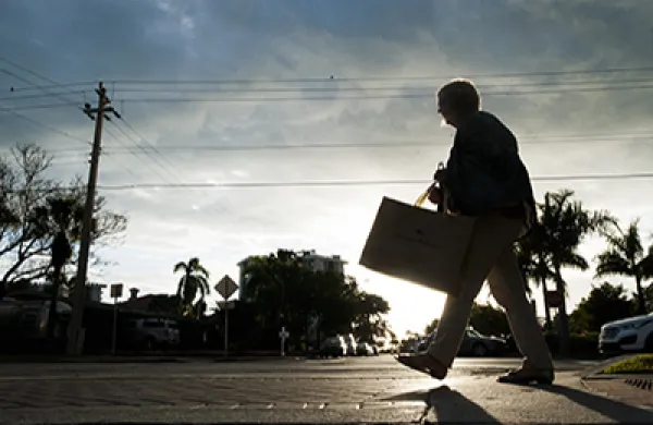 Improved U.S. Growth Lifts Inflation as Claims Drop