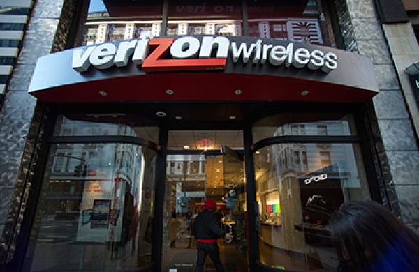 Verizon Beats Estimates as Wireless Users Increase Spending