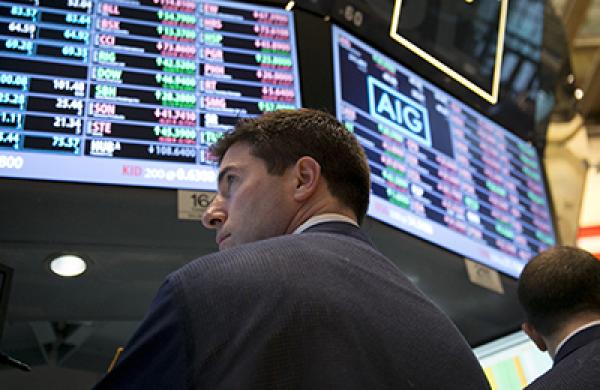 S&P 500 Fluctuates Before Fed Minutes As Commodity Shares Climb