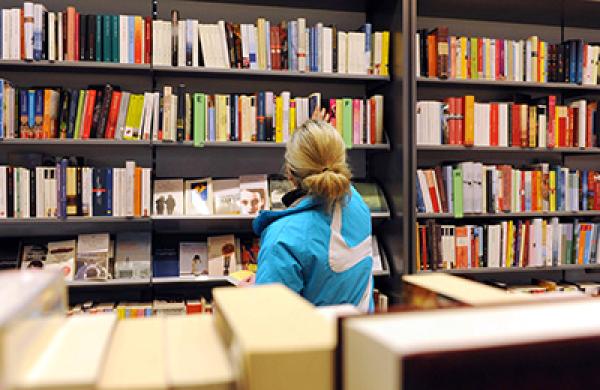 Stock on a Bookstore as Google Digitise Books