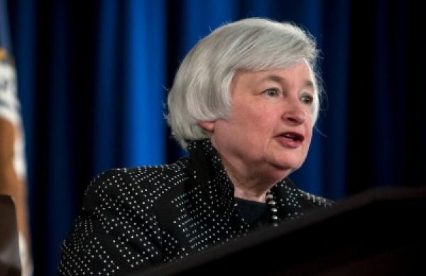 2014-09-da-yellen-podium-large.jpg