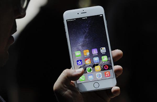 Apple Inc. Reveals Bigger-Screen iPhones Alongside Wearables