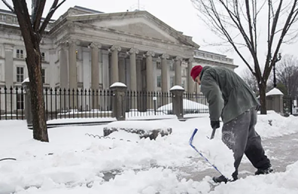 DC Offices Closed as Winter Storm Approaches After Icing South