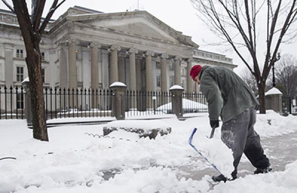 DC Offices Closed as Winter Storm Approaches After Icing South