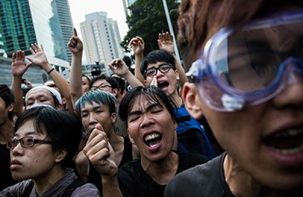 Mobs Confront Hong Kong Protesters Near Business District
