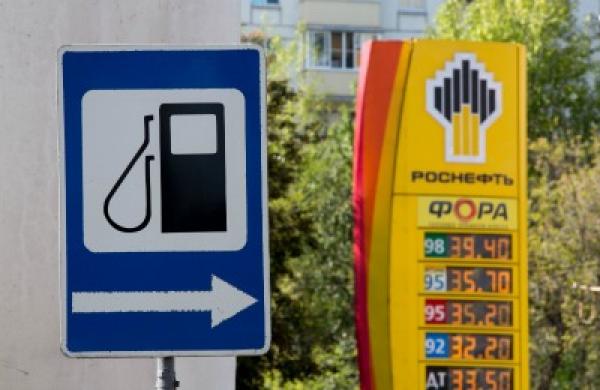 2014-10-craig-mellow-russia-oil-prices-lg.jpg