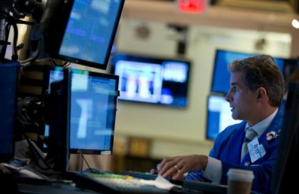 2014-10-da-nyse-trader-large.jpg