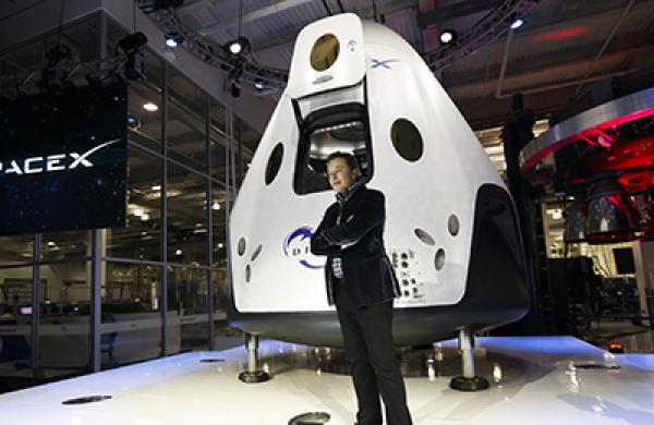 SpaceX CEO Elon Musk Unveils The Dragon V2 Space Taxi