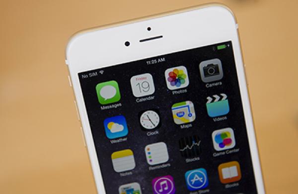 Apple's New Big-Screen iPhones Draw Long Lines As Sales Start