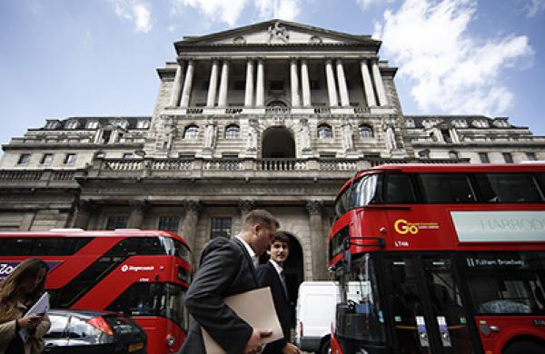 2014-11-robert-stowe-england-uk-banking-large.jpg