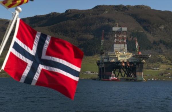 2014-12-da-norway-flag-eni-norge-oil-large.jpg