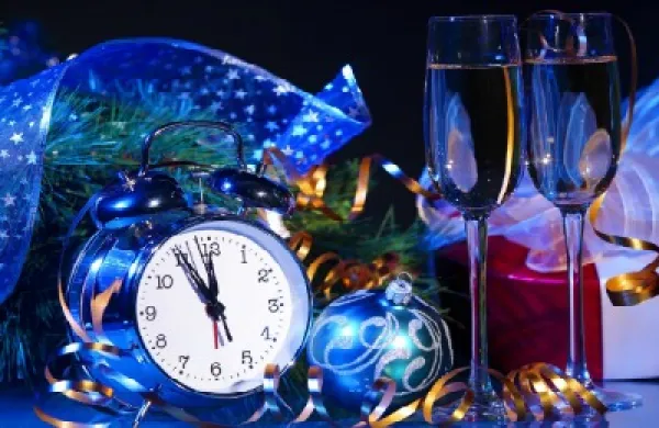 2014-da-new-years-clock-champagne-large.jpg