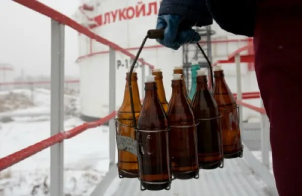 2015-01-da-lukoil-russia-oil-samples-large.jpg