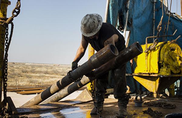 Oil-Bust Veterans Brace For Storm Unseen By Shale-Boom Neophytes
