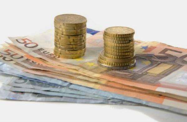 2015-03-da-euro-bills-coins-large.jpg