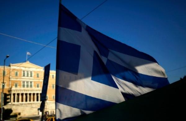 2015-03-da-greece-flag-parliament-large.jpg