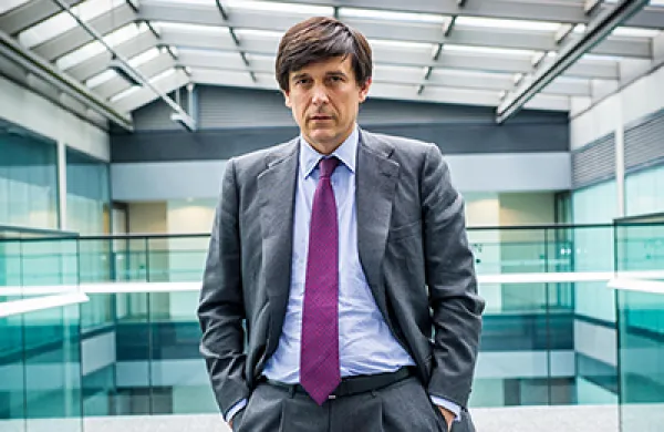 2015-03-david-rothnie-rainmakers-manuel-falco-large.jpg