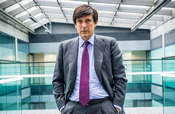 2015-03-david-rothnie-rainmakers-manuel-falco-large.jpg