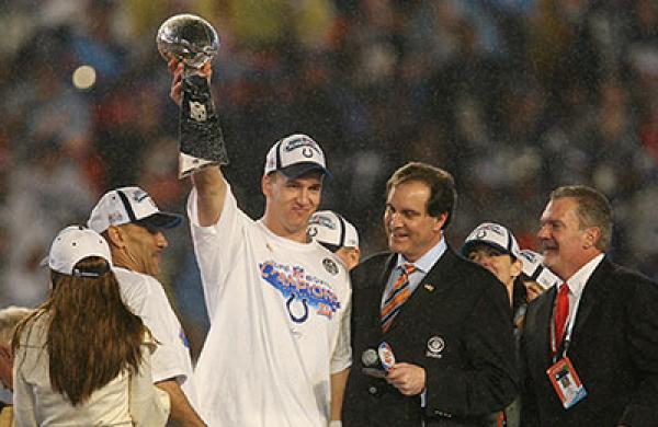 2015-05-richard-thaler-peyton-manning-super-bowl-lg.jpg