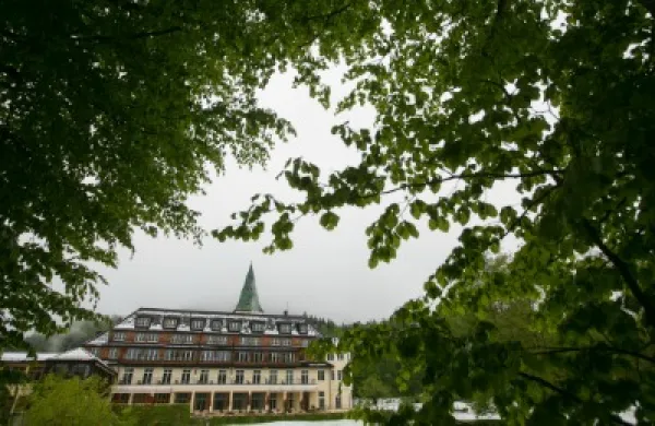 2015-06-da-schloss-elmau-g7-large.jpg