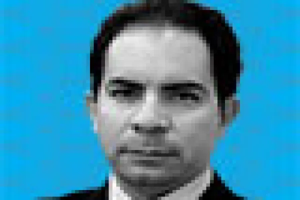 2015-07-tom-johnson-latin-american-research-team-carlos-capistran-small.jpg