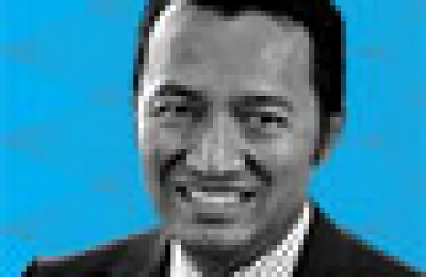 2015-07-tom-johnson-latin-american-research-team-luis-oganes-small.jpg