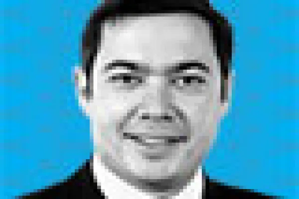 2015-07-tom-johnson-latin-american-research-team-marcelo-telles-small.jpg
