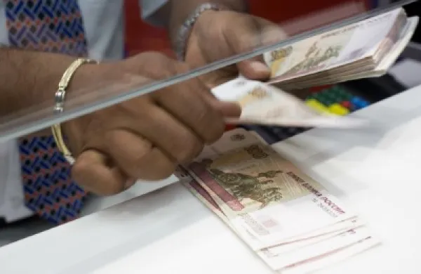 2015-10-andrew-barber-daily-agenda-russian-ruble-lg.jpg