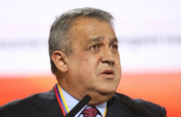 2015-11-23-da-andrew-barber-venezuela-oil-eulogio-large.jpg
