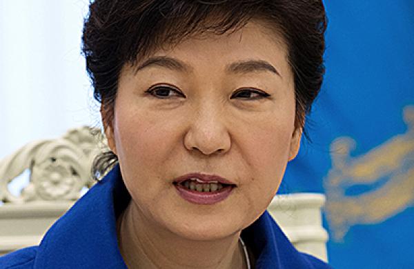 2015-11-anne-szustek-park-geun-hye-large.jpg