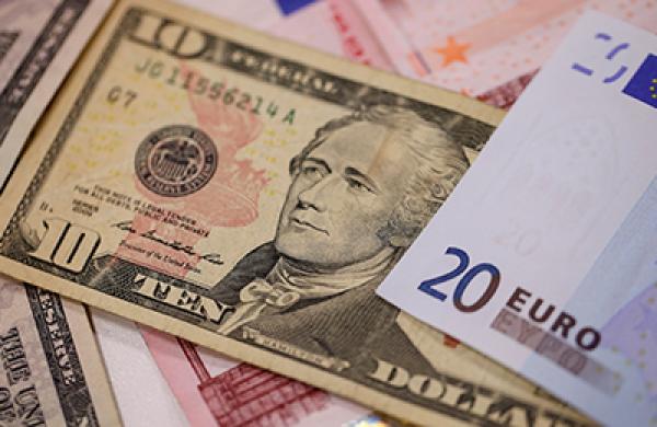 2015-11-charles-wallace-monetary-divergence-large.jpg