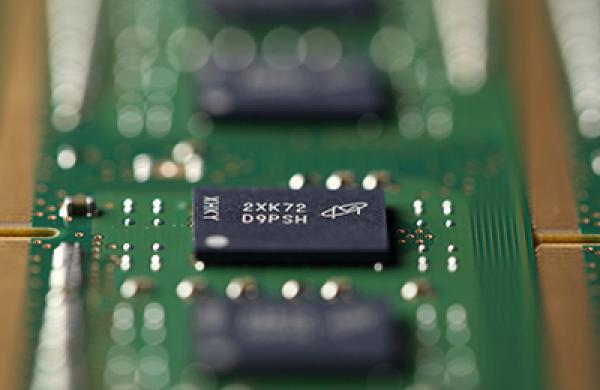 2015-11-vitaliy-katsenelson-micron-technologies-large.jpg