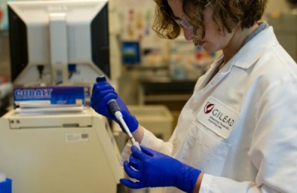 2016-03-vitaliy-katsenelson-gilead-sciences-lab-worker-large.jpg