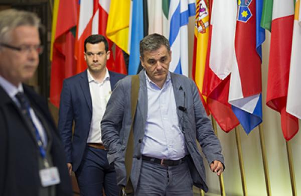 2016-05-25-da-tsakalotos-large.jpg