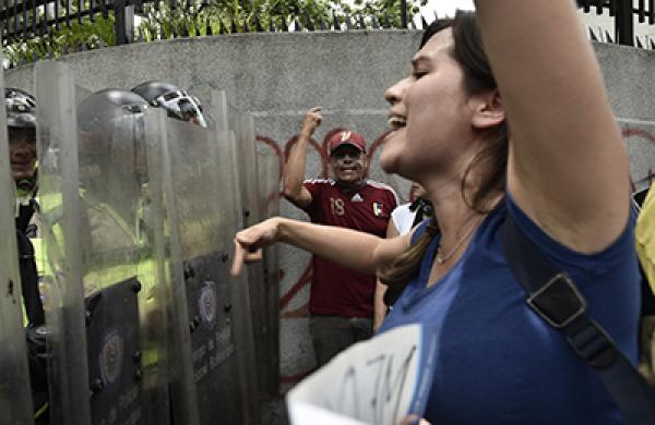 2016-05-jason-mitchell-venezuela-protests-large.jpg