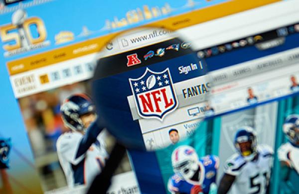 2016-08-dan-weil-twitter-live-stream-nfl-lg.jpg