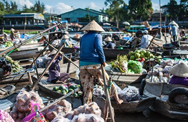2016-08-jen-werner-em-vietnam-market-large.jpg