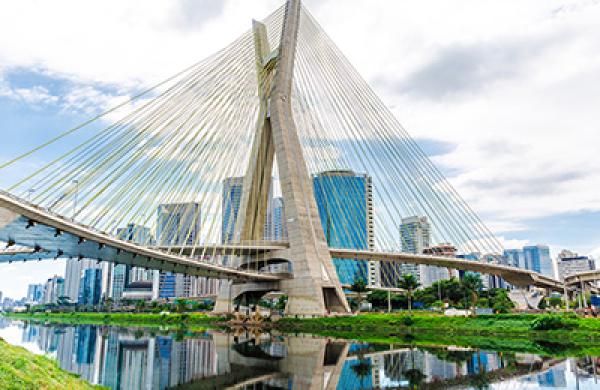 2016-katie-gilbert-latam-best-analyst-days-estaiada-bridge-in-sao-paulo-lg.jpg