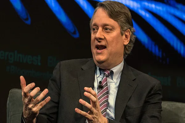 2017-08-julie-segal-pimco-daniel-ivascyn-large.jpg