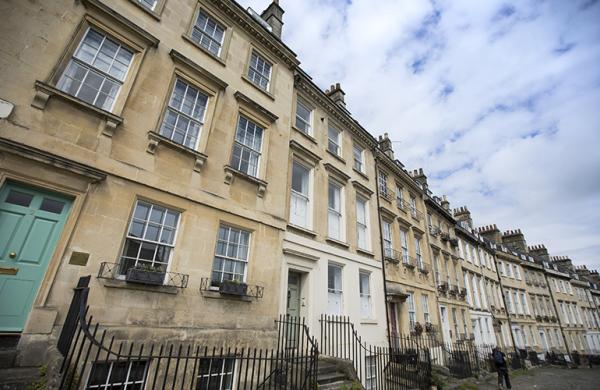 Suburban street in Bath, UK (Jason Alden/Bloomberg).