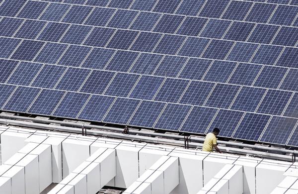 A rooftop solar farm in Shenzhen, China (Qilai Shen/Bloomberg)